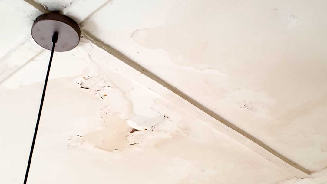 Why Paint Bubbles Or Ls And How To, Bathroom Ceiling Paint Bubbling