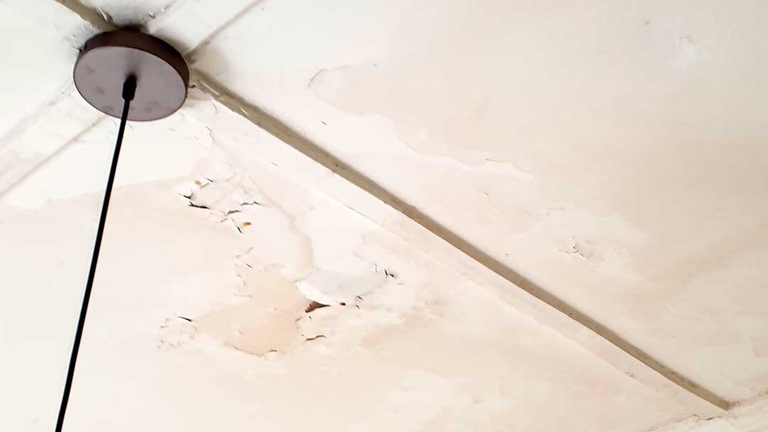 Why Paint Bubbles Or Peels And How To Fix It Quinns Painting