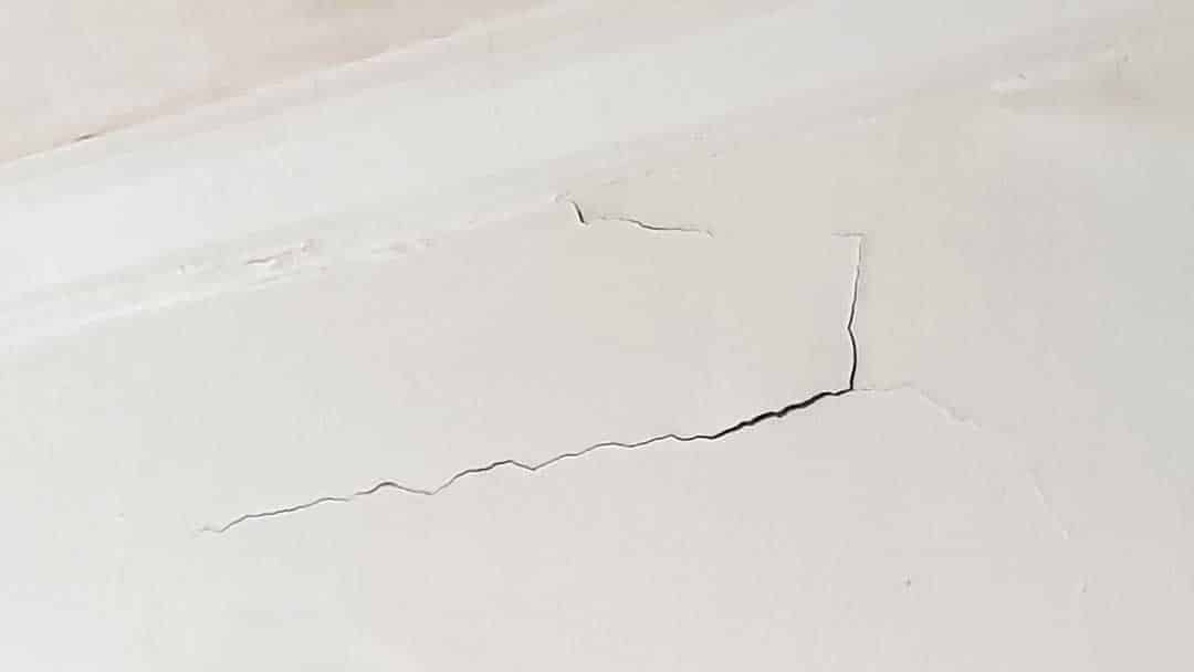 paint cracked on plaster wall paint bubbles or peels